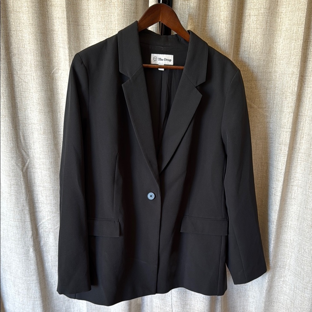 Black Tailored Blazer with Notched Lapels